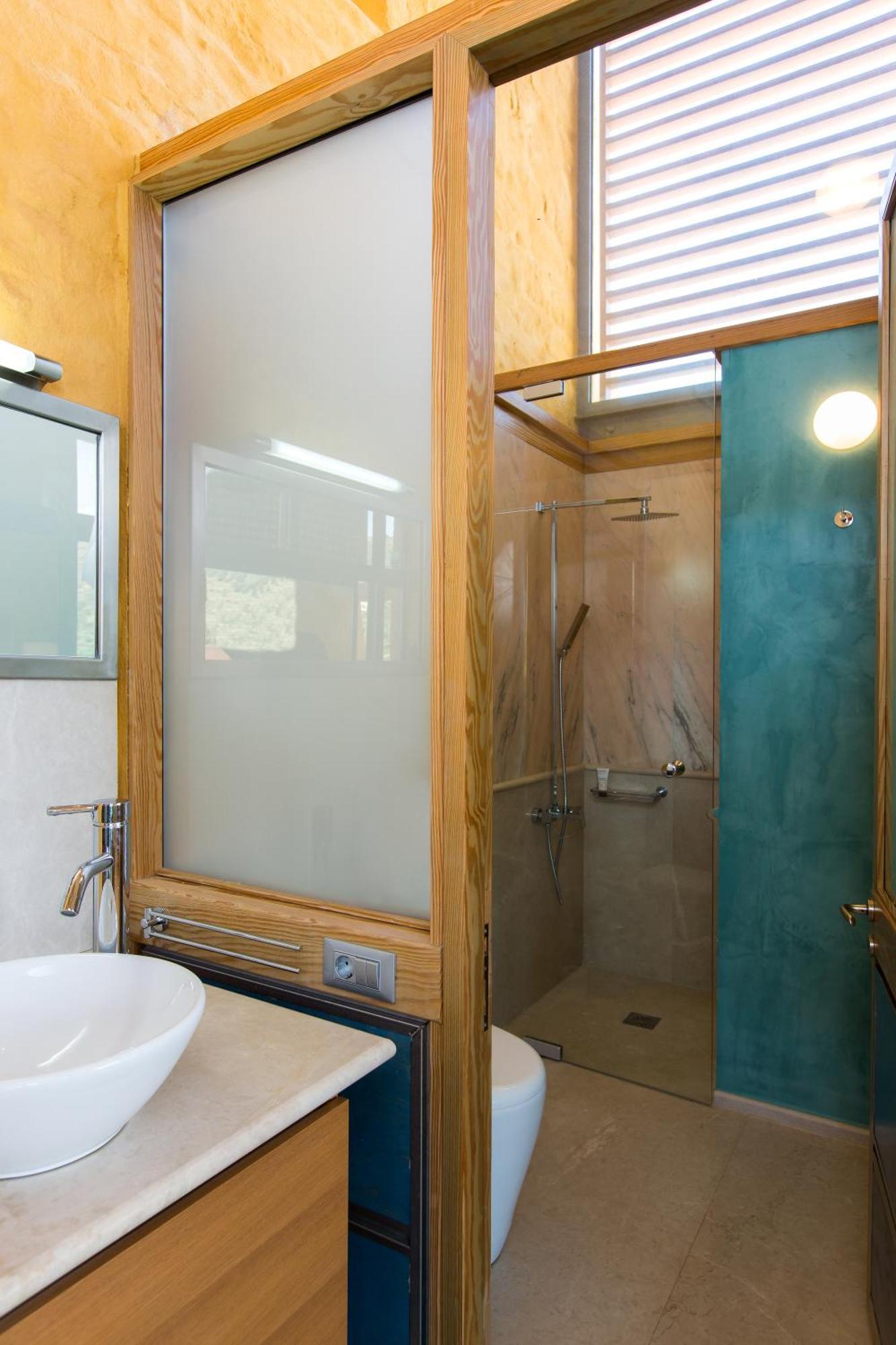 Beachfront Ravdoucha Epavlis Eleni Villa - Pool, Hot Tub, Gym, Sauna, Private Parking, Wifi Ханя Екстериор снимка