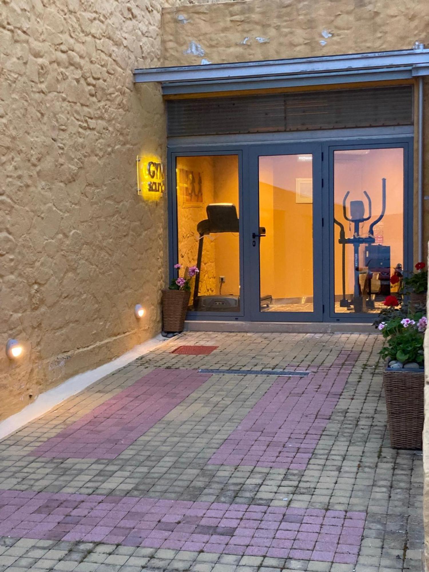 Beachfront Ravdoucha Epavlis Eleni Villa - Pool, Hot Tub, Gym, Sauna, Private Parking, Wifi Ханя Екстериор снимка