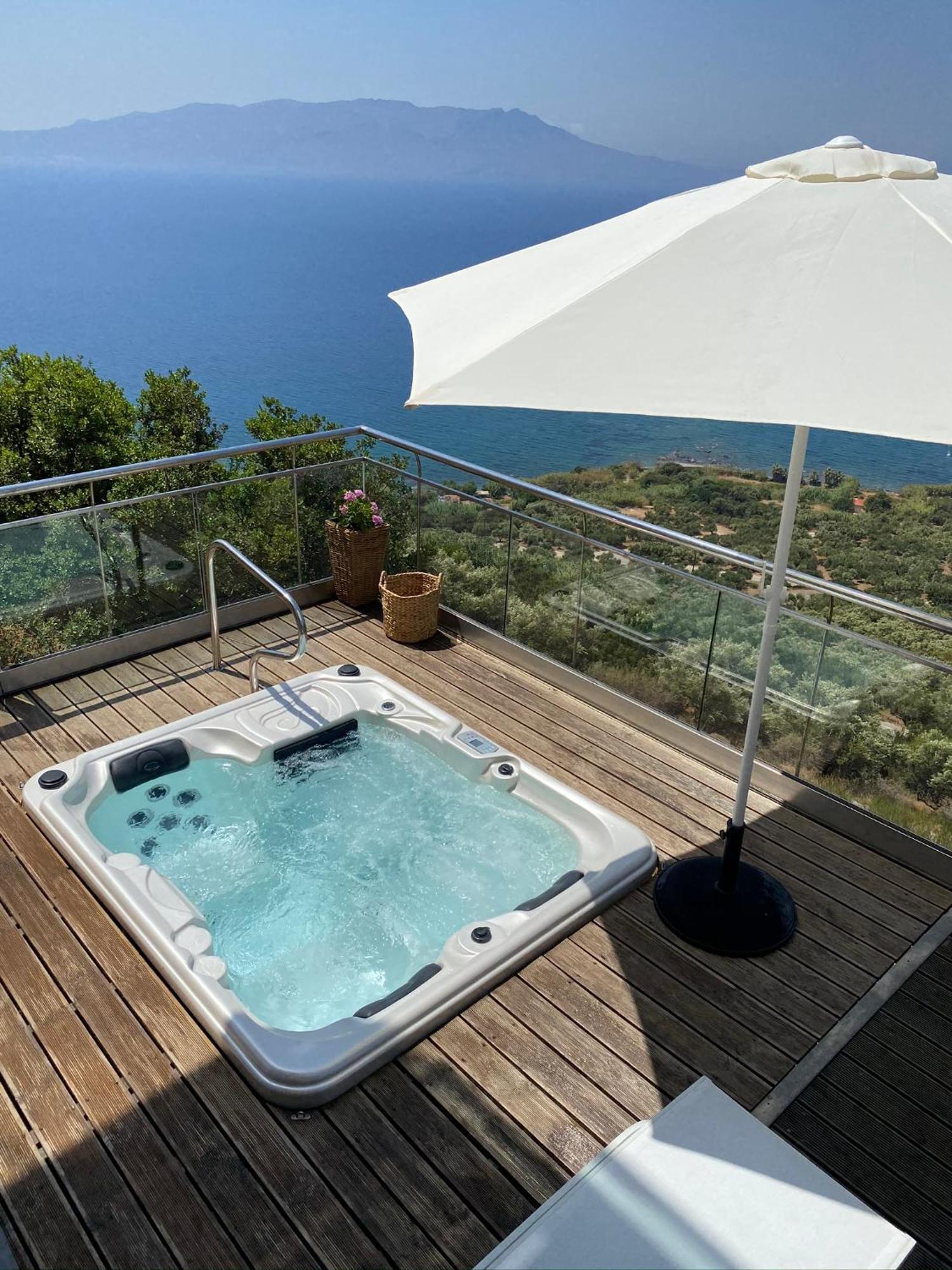 Beachfront Ravdoucha Epavlis Eleni Villa - Pool, Hot Tub, Gym, Sauna, Private Parking, Wifi Ханя Екстериор снимка