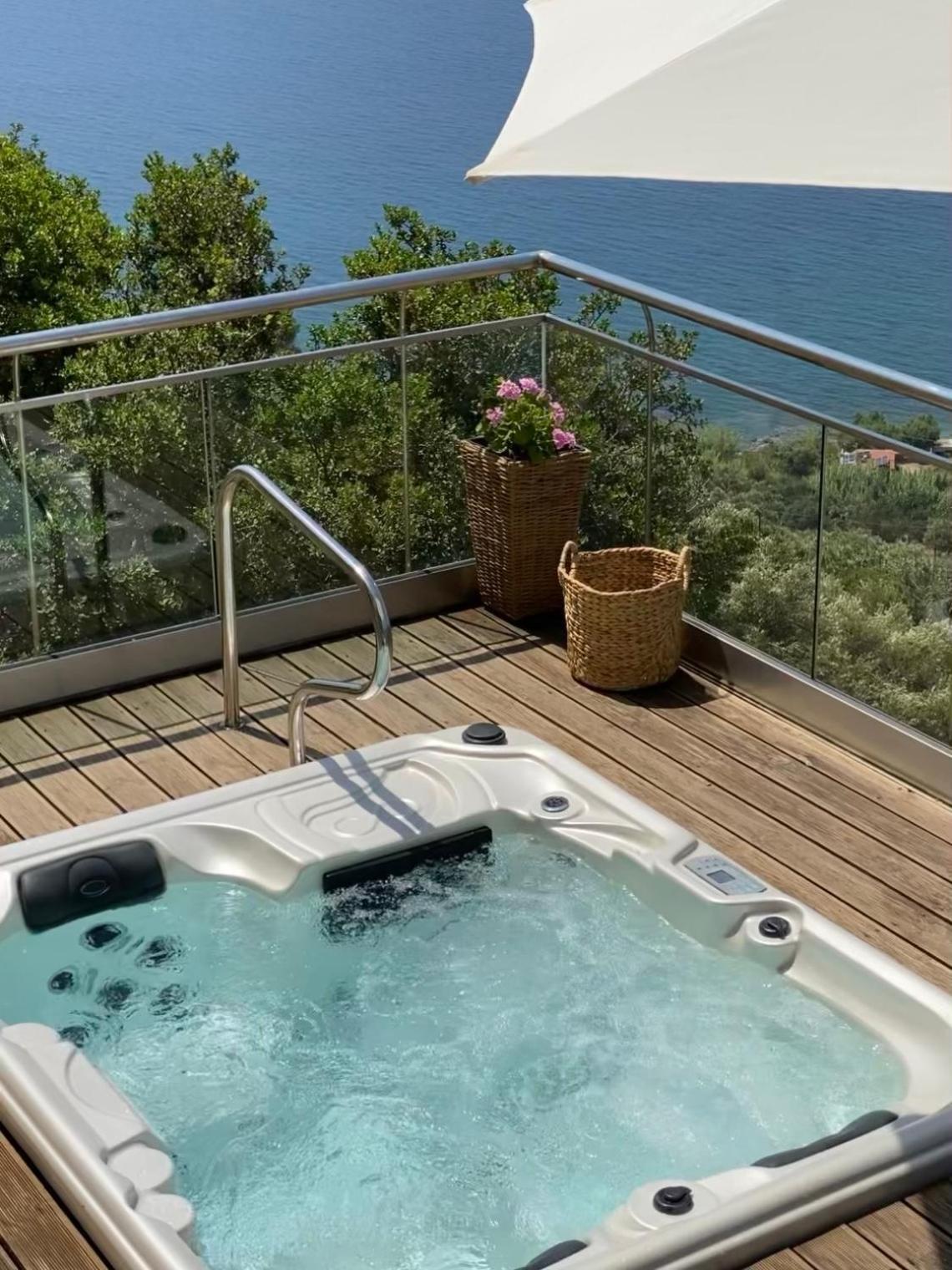 Beachfront Ravdoucha Epavlis Eleni Villa - Pool, Hot Tub, Gym, Sauna, Private Parking, Wifi Ханя Екстериор снимка