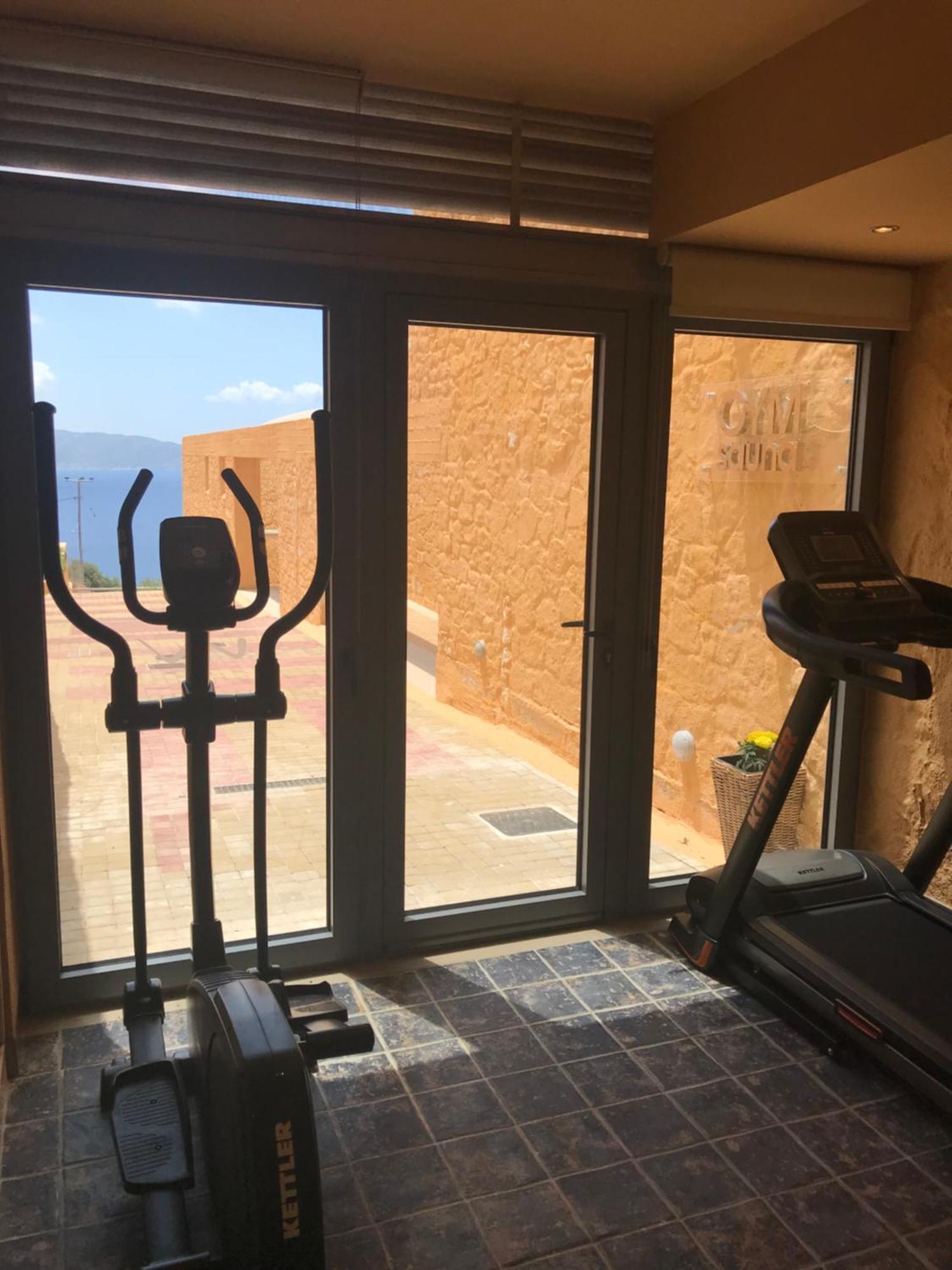Beachfront Ravdoucha Epavlis Eleni Villa - Pool, Hot Tub, Gym, Sauna, Private Parking, Wifi Ханя Екстериор снимка