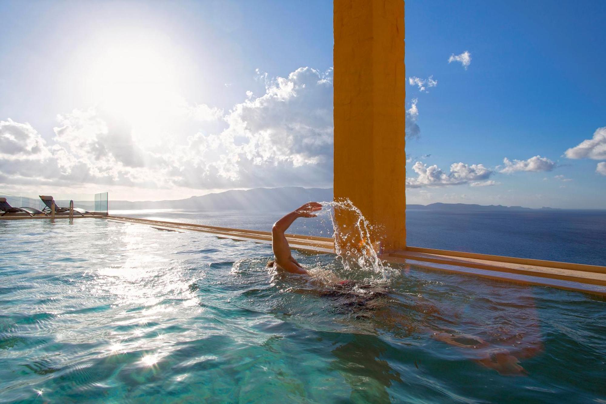 Beachfront Ravdoucha Epavlis Eleni Villa - Pool, Hot Tub, Gym, Sauna, Private Parking, Wifi Ханя Екстериор снимка